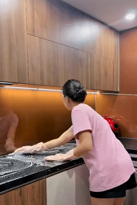 Mẹ ở H&agrave; Nội c&oacute; căn bếp l&uacute;c n&agrave;o cũng gọn như mới: Chỉ nhờ 3 nguy&ecirc;n tắc "giấu đồ", việc nấu nướng v&agrave; dọn dẹp nhẹ t&ecirc;nh- Ảnh 14.