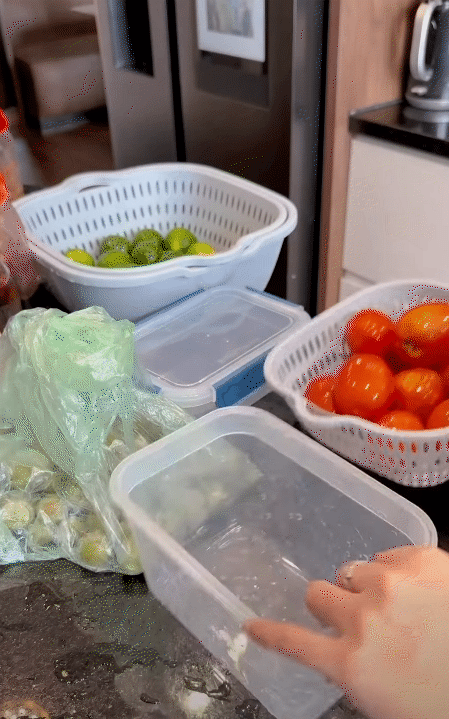Mẹ ở H&agrave; Nội c&oacute; căn bếp l&uacute;c n&agrave;o cũng gọn như mới: Chỉ nhờ 3 nguy&ecirc;n tắc "giấu đồ", việc nấu nướng v&agrave; dọn dẹp nhẹ t&ecirc;nh- Ảnh 7.