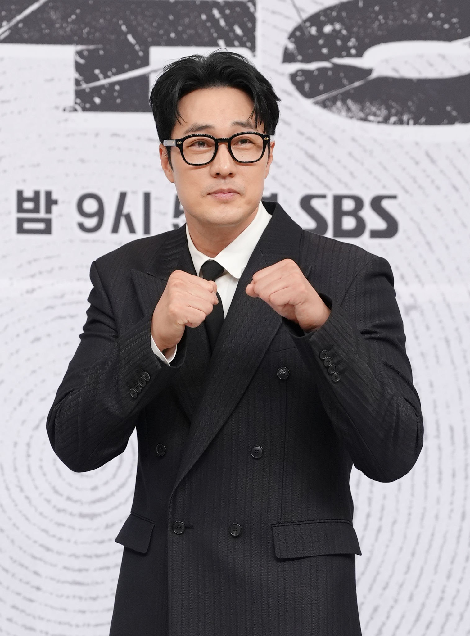 Kh&ocirc;ng phải cứ muốn ngầu l&agrave; ngầu được: So Ji Sub n&oacute;i đ&uacute;ng điều đ&agrave;n &ocirc;ng trưởng th&agrave;nh đều hiểu- Ảnh 1.