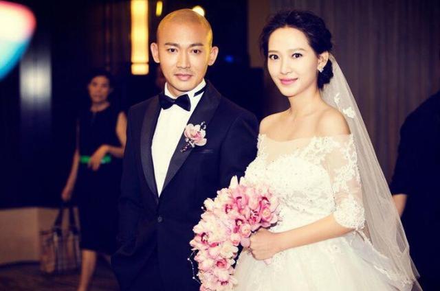 Nam diễn vi&ecirc;n gia trưởng nh&igrave; showbiz, độc lạ chẳng giống ai: Đưa vợ 10 tỷ mỗi th&aacute;ng, cả nh&agrave; vợ phải "nh&igrave;n sắc mặt" anh mỗi ng&agrave;y- Ảnh 2.