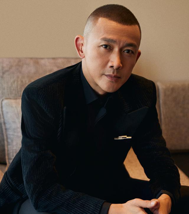 Nam diễn vi&ecirc;n gia trưởng nh&igrave; showbiz, độc lạ chẳng giống ai: Đưa vợ 10 tỷ mỗi th&aacute;ng, cả nh&agrave; vợ phải "nh&igrave;n sắc mặt" anh mỗi ng&agrave;y- Ảnh 5.