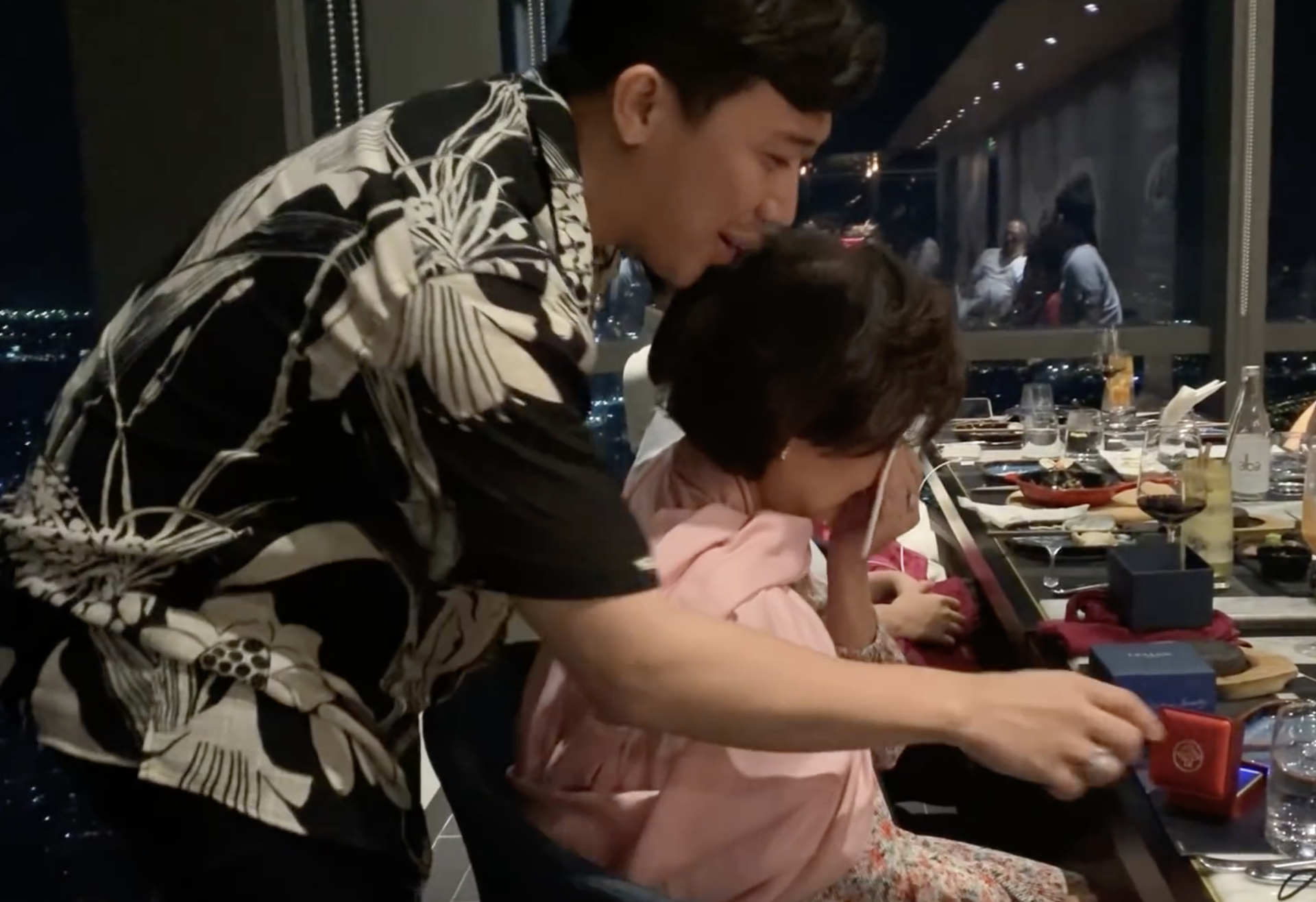 Ng&ocirc;n ngữ t&igrave;nh y&ecirc;u của Trấn Th&agrave;nh l&agrave; kim cương, đem nhẫn hột to chiều chuộng kh&ocirc;ng chỉ 1 người- Ảnh 3.