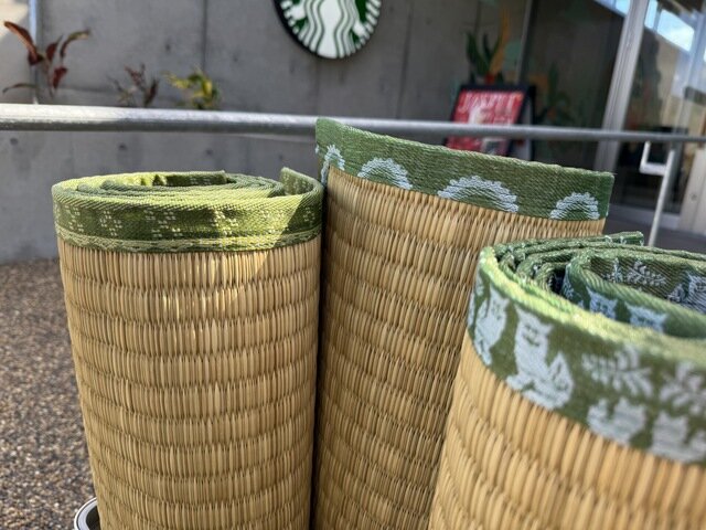 Starbucks ph&aacute;t chiếu cho kh&aacute;ch ngồi: Chi&ecirc;u giữ ch&acirc;n kh&aacute;ch hay để đỡ "tốn ghế"?- Ảnh 4.