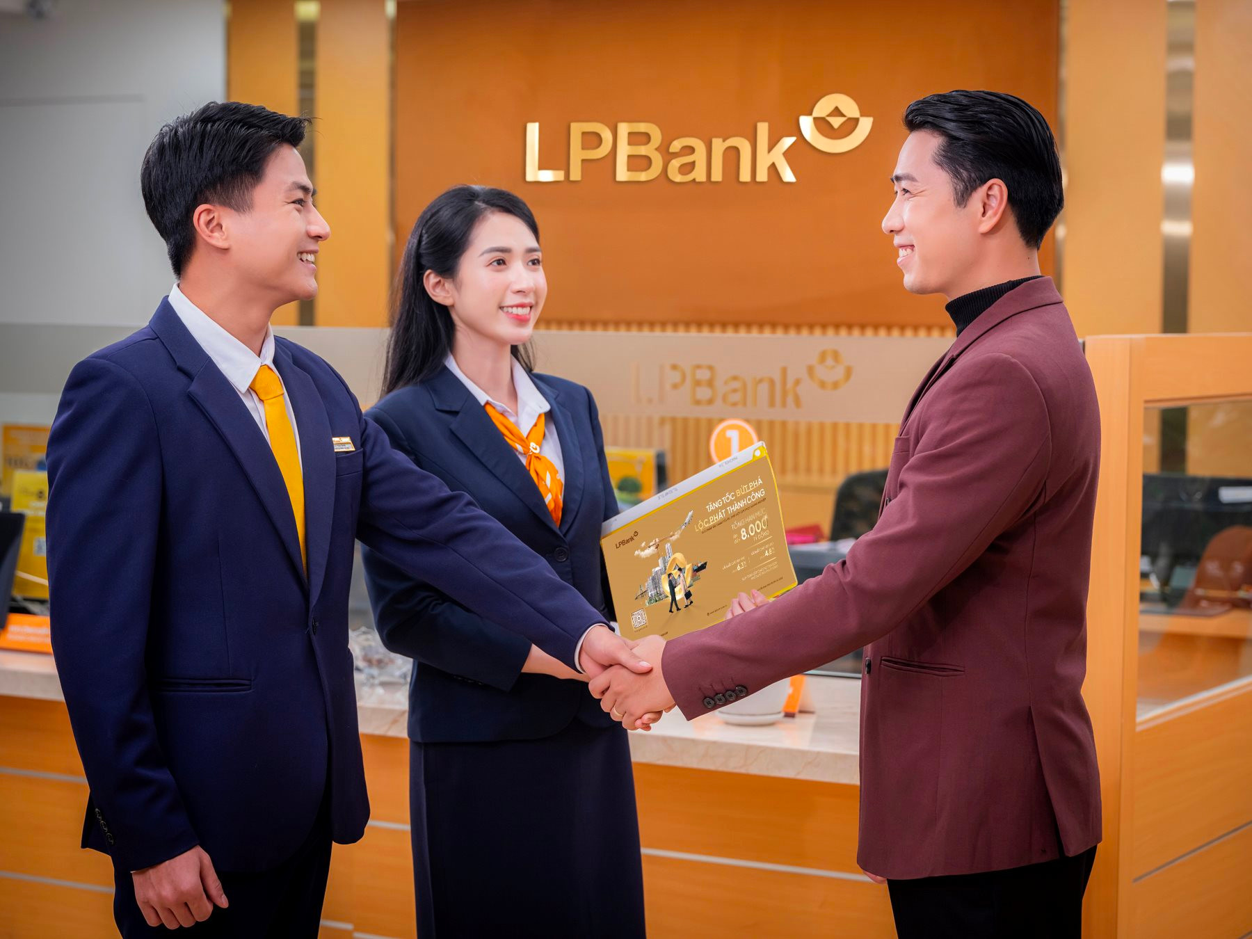Thu nhập nh&acirc;n vi&ecirc;n LPBank tăng mạnh- Ảnh 1.