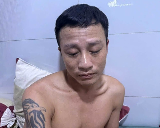 C&ocirc;ng an kiểm tra một căn nh&agrave; l&uacute;c 8 giờ s&aacute;ng, bắt giữ Ng&ocirc; Kim Tuấn SN 1986- Ảnh 1.