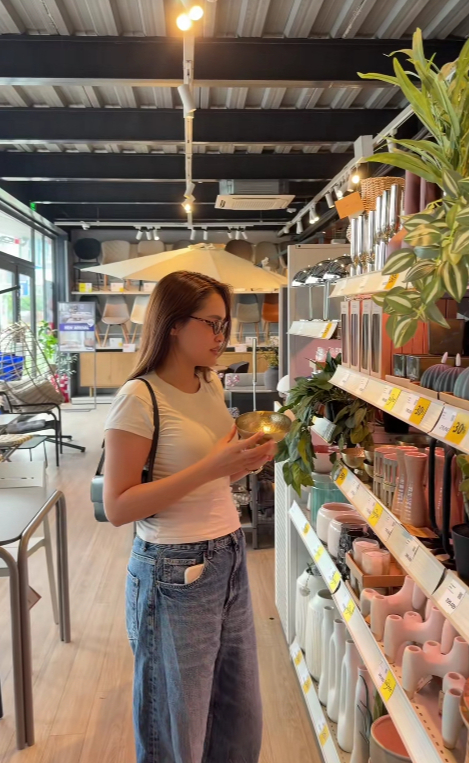 Cuộc sống gi&agrave;u c&oacute; trong biệt thự song lập của Ng&ocirc; Phương Thảo, qu&ecirc; Kh&aacute;nh H&ograve;a, SN 2000 - Ảnh 9.