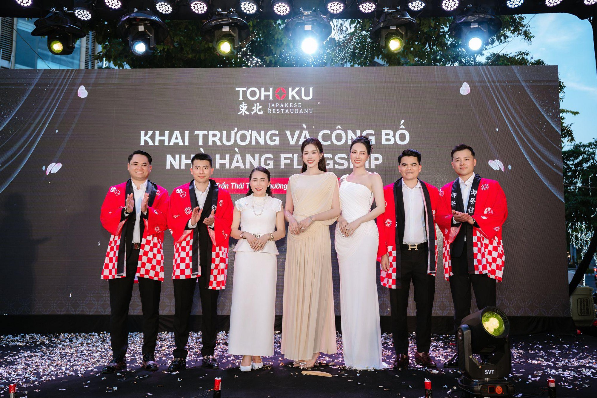 Giới trẻ Hà thành “mê hoặc” bởi không gian được đầu tư triệu đô tại nhà hàng Nhật Bản TOHOKU - Ảnh 3.