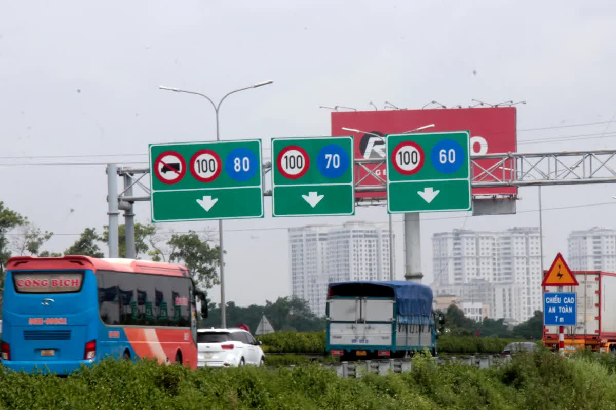 Đề xuất "l&agrave;n vượt xe" tr&ecirc;n cao tốc: Bắt buộc chuyển về l&agrave;n phải sau khi vượt- Ảnh 2.