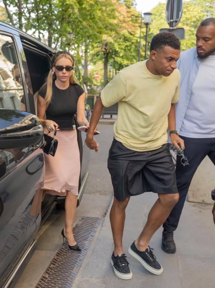 Bạn g&aacute;i mặc l&uacute;c n&agrave;o cũng slay, c&ograve;n Mbapp&eacute; th&igrave; m&ecirc; &aacute;o nhiều m&agrave;u- Ảnh 2.