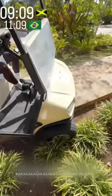 Vinicius đi nghỉ dưỡng c&ugrave;ng bạn g&aacute;i, gặp sự cố dở kh&oacute;c dở cười giữa l&uacute;c được Arsenal săn đ&oacute;n với gi&aacute; 400.000 bảng/tuần- Ảnh 3.