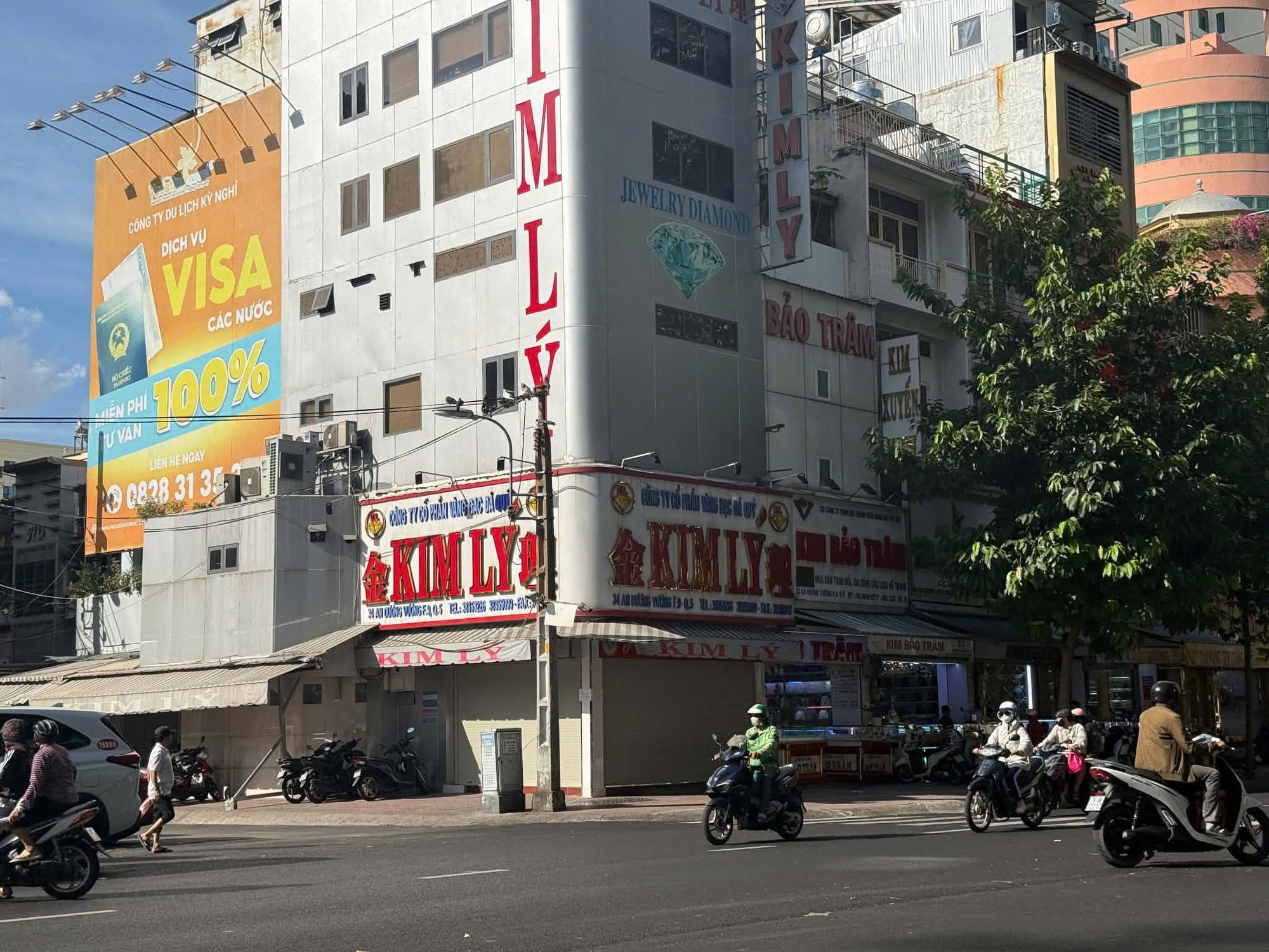 'Chưa c&oacute; người d&acirc;n n&agrave;o phản &aacute;nh về việc kh&oacute; b&aacute;n lại kim cương'- Ảnh 1.