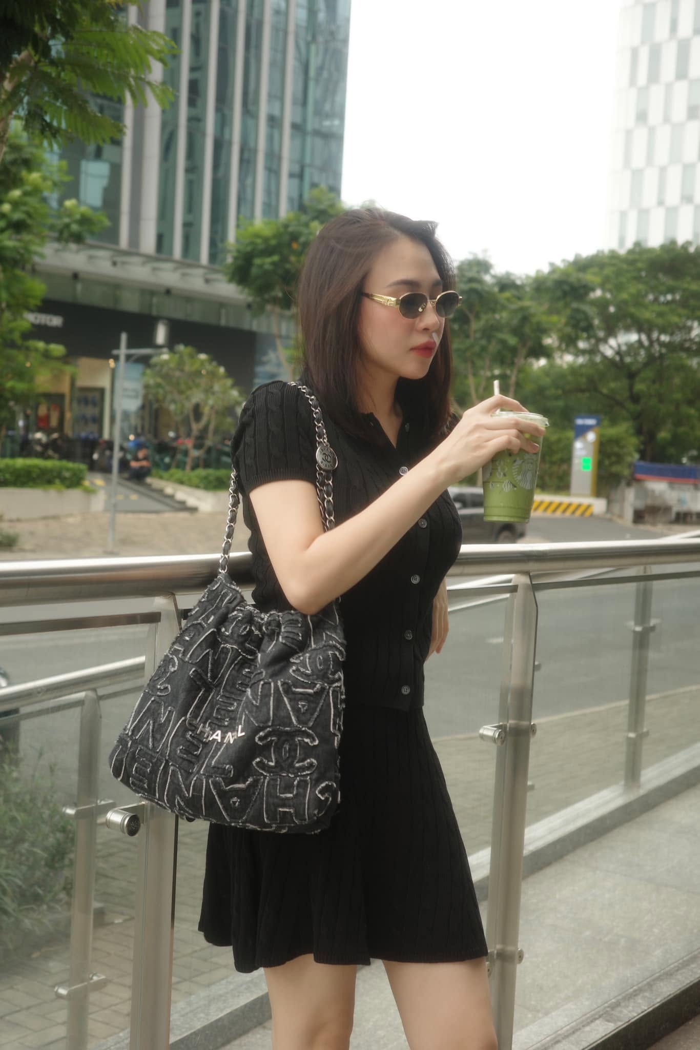 Người phụ nữ d&acirc;n tộc T&agrave;y khiến Cường Đ&ocirc; La si m&ecirc; gần 10 năm: Mỹ nh&acirc;n gợi cảm cao 1m76, style kh&ocirc;ng ph&ocirc; m&agrave; vẫn nổi- Ảnh 5.