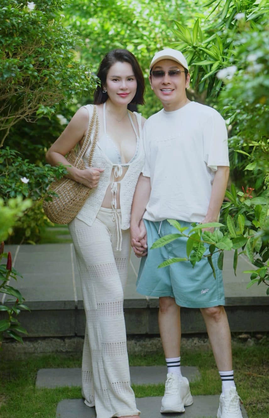 Đại gia c&oacute; 3 con ri&ecirc;ng, qu&ecirc; Vĩnh Long, SN 1979 đ&iacute;nh h&ocirc;n với nam NSƯT đ&igrave;nh đ&aacute;m, khen chồng tuyệt vời- Ảnh 1.