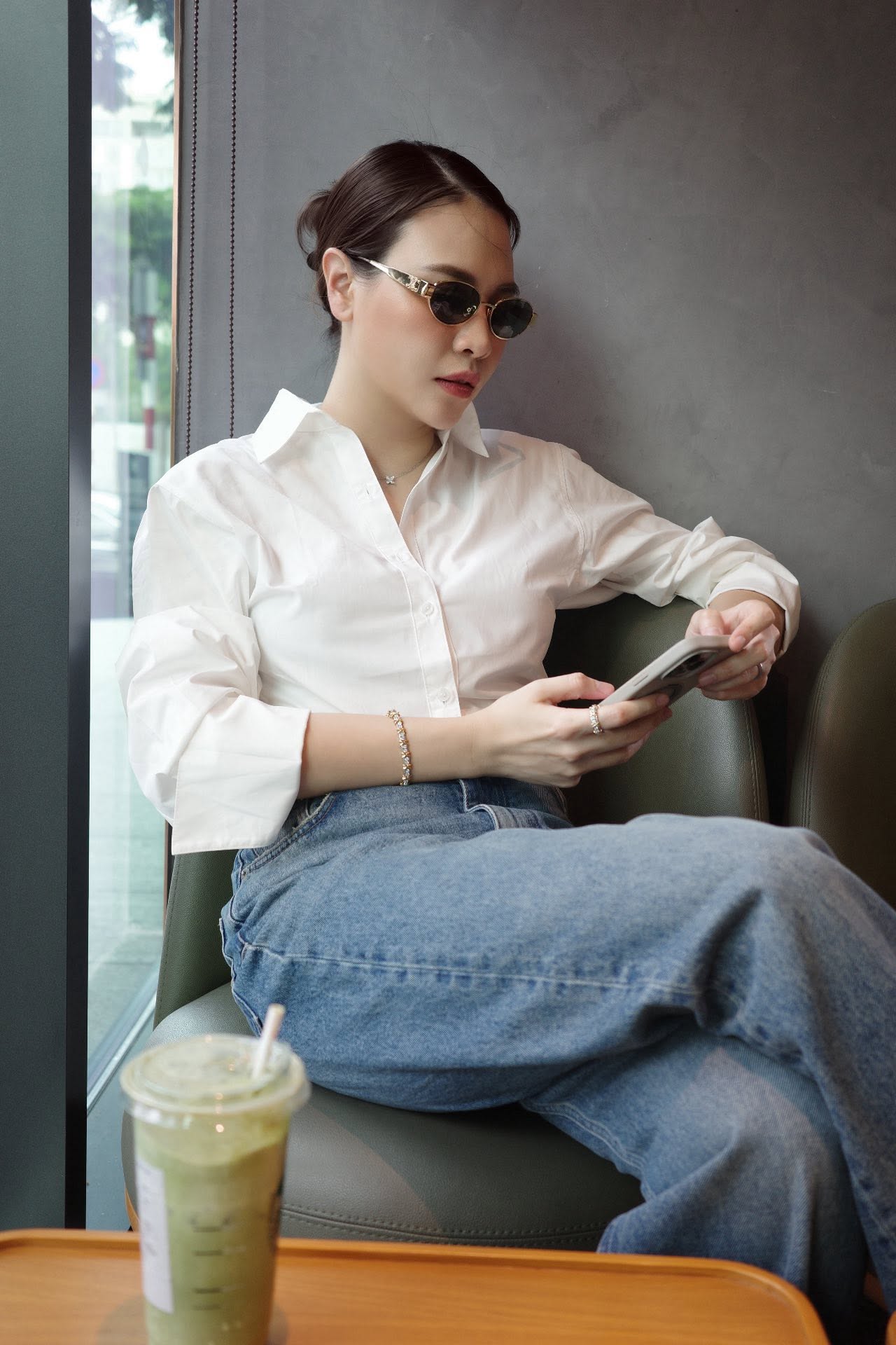 Người phụ nữ d&acirc;n tộc T&agrave;y khiến Cường Đ&ocirc; La si m&ecirc; gần 10 năm: Mỹ nh&acirc;n gợi cảm cao 1m76, style kh&ocirc;ng ph&ocirc; m&agrave; vẫn nổi- Ảnh 3.
