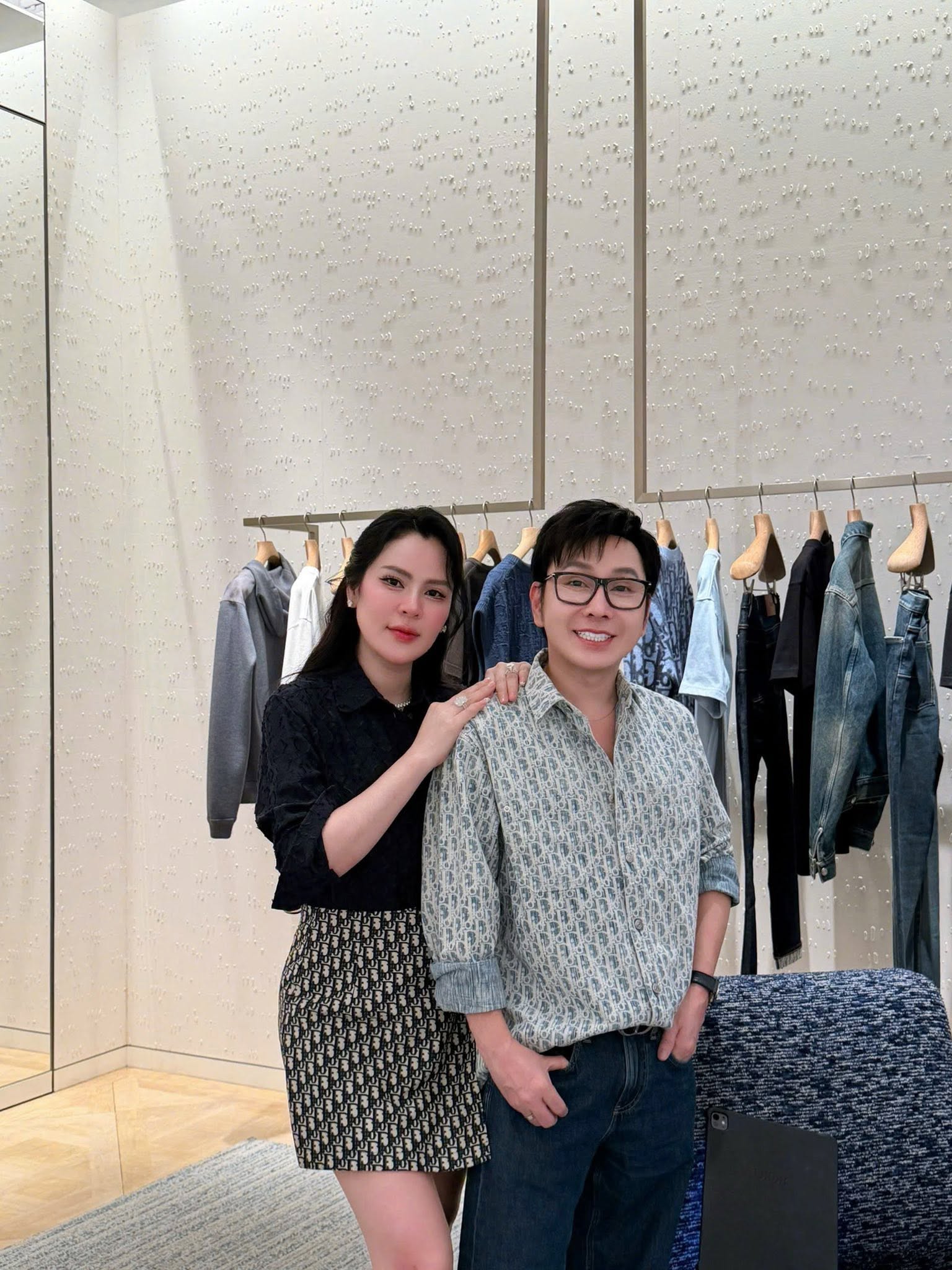 Đại gia c&oacute; 3 con ri&ecirc;ng, qu&ecirc; Vĩnh Long, SN 1979 đ&iacute;nh h&ocirc;n với nam NSƯT đ&igrave;nh đ&aacute;m, khen chồng tuyệt vời- Ảnh 3.