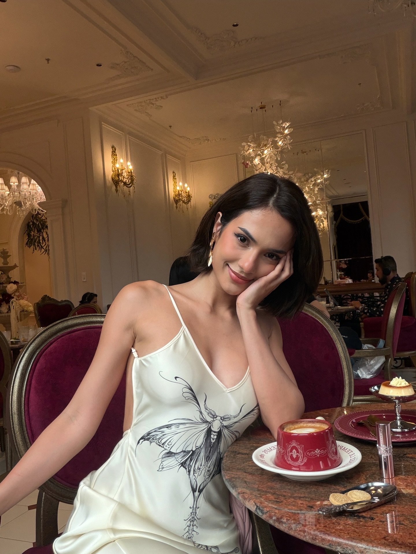 C&ocirc; b&eacute; hồi nhỏ được Tăng Thanh H&agrave; &ocirc;m, gọi l&agrave; &ldquo;d&igrave;&rdquo;: Lớn l&ecirc;n lột x&aacute;c đẹp nức nở, đi thi Hoa hậu lọt top 5- Ảnh 17.