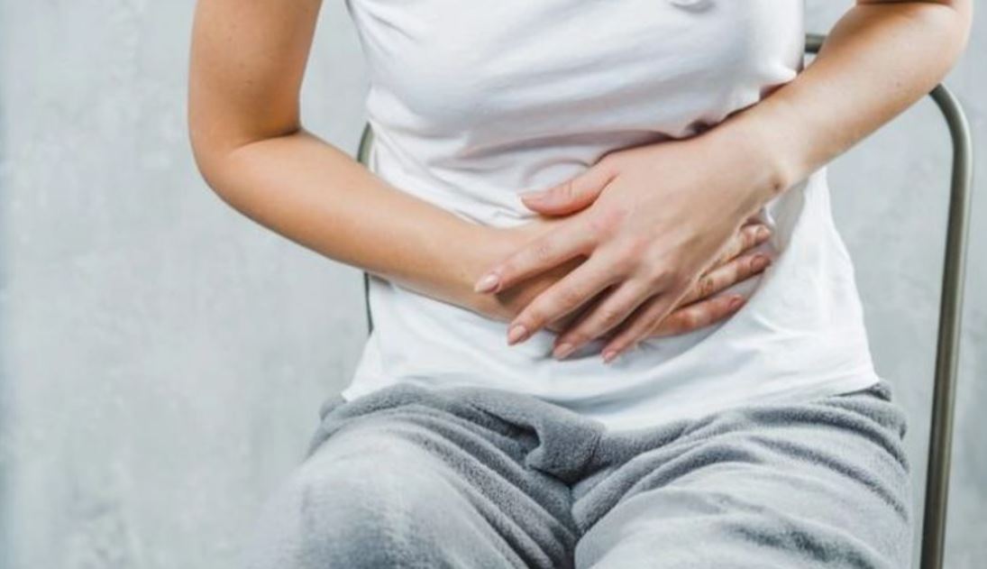 Người phụ nữ 26 tuổi tử vong sau khi thường xuy&ecirc;n bị đau bụng, b&aacute;c sĩ cảnh b&aacute;o th&oacute;i quen "cực độc" - Ảnh 1.