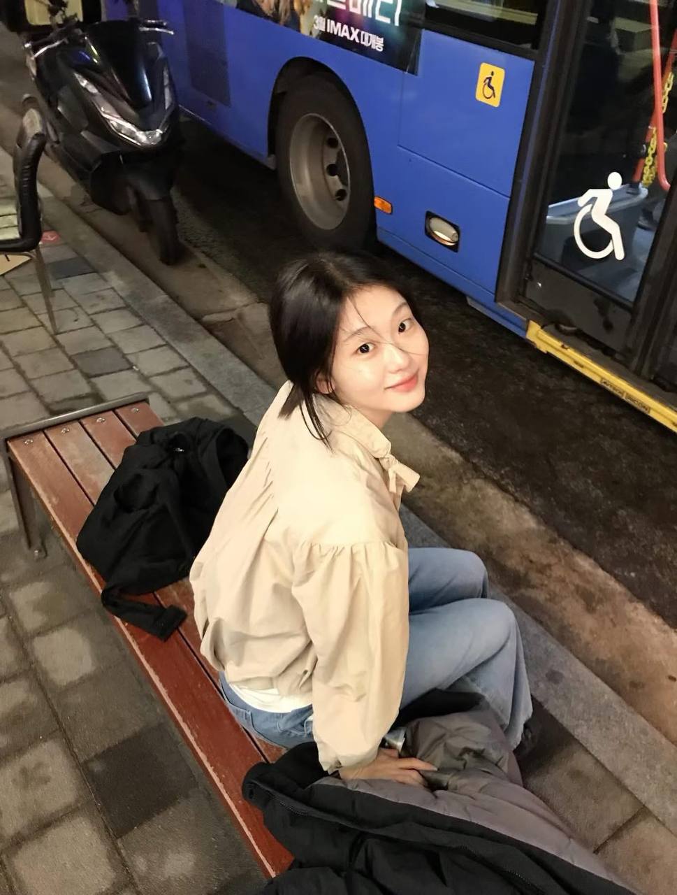 Con g&aacute;i "đặc vụ" hot nhất H&agrave;n Quốc: Visual chuẩn t&igrave;nh đầu, ngồi xe bus h&uacute;t 4 triệu lượt xem- Ảnh 10.