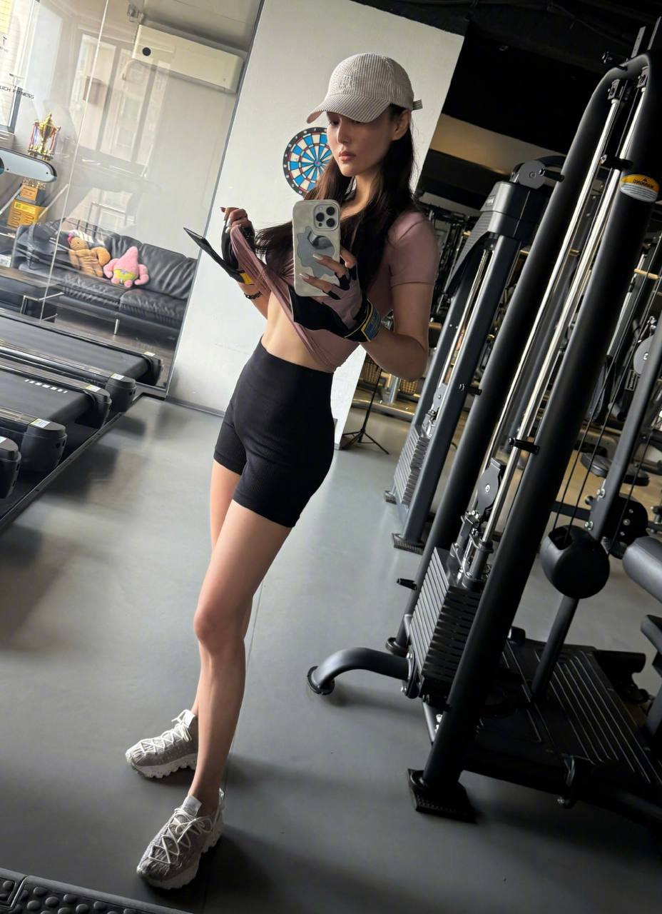 55 triệu người đứng h&igrave;nh khi t&igrave;nh địch Phạm Băng Băng diện bikini, 39 tuổi body vẫn đỉnh nhờ đ&acirc;u?- Ảnh 8.