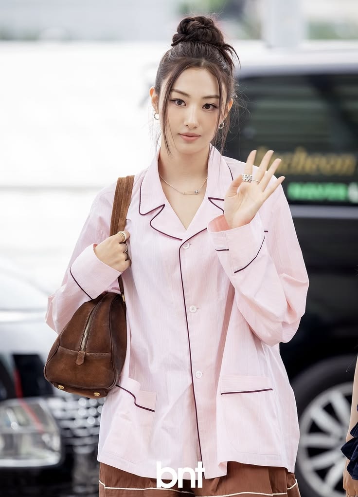 G&aacute;i xinh 2K5 được v&iacute; như Lee Hyori thế hệ mới, mặc kiểu g&igrave; cũng kh&ocirc;ng tho&aacute;t được "kiếp sang"- Ảnh 13.