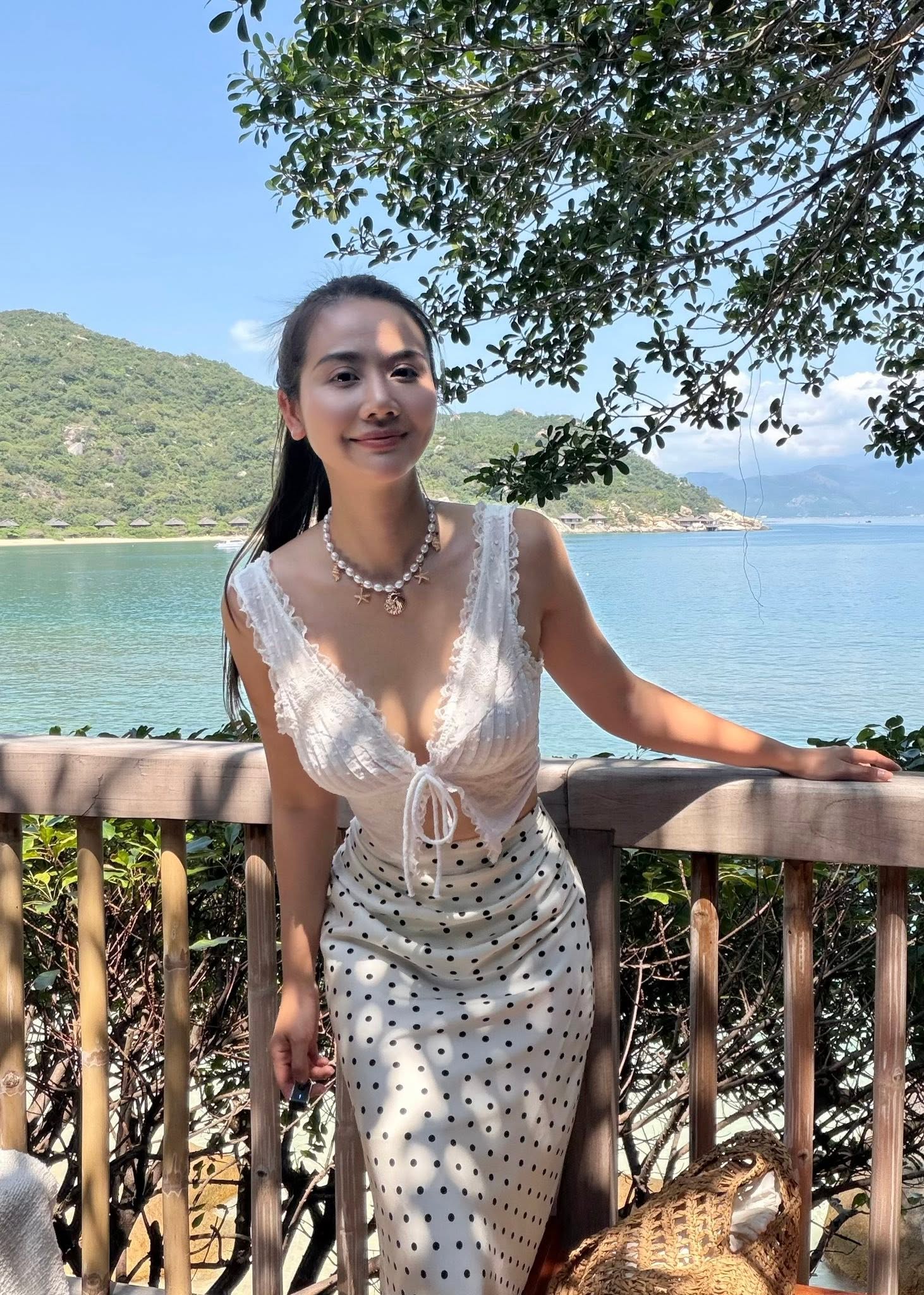 Mỹ nh&acirc;n 36 tuổi khiến hội g&aacute;i đ&ocirc;i mươi phải d&egrave; chừng mỗi lần đi biển- Ảnh 5.