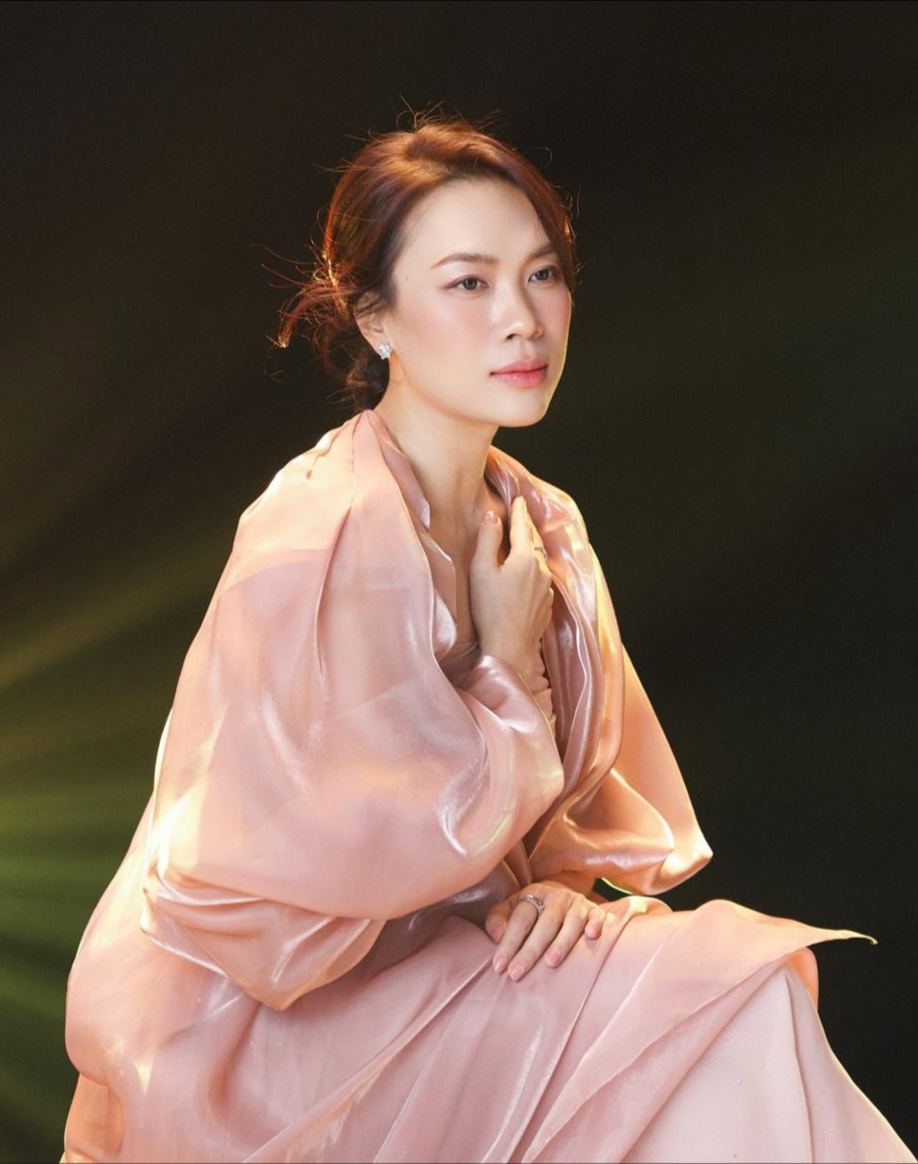 Việt Nam c&oacute; mỹ nh&acirc;n cải l&atilde;o ho&agrave;n đồng đỉnh thế n&agrave;y, nổi tiếng t&agrave;i năng kh&oacute; m&agrave; hết thời- Ảnh 4.
