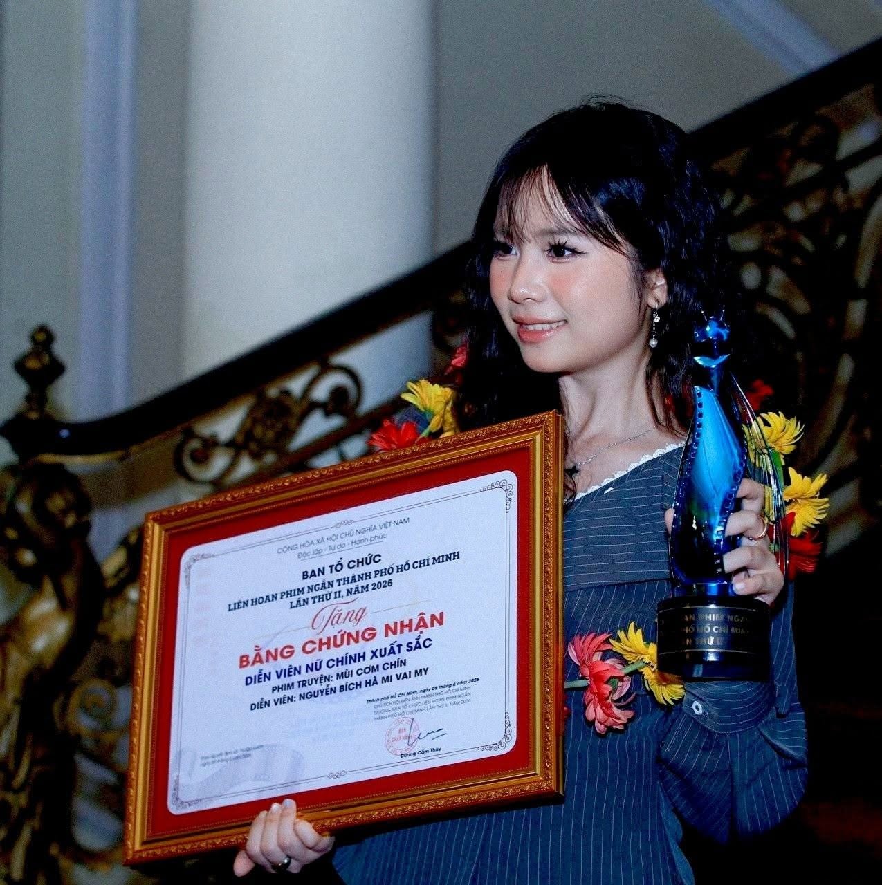 M&agrave;n dậy th&igrave; g&acirc;y cho&aacute;ng nhất Vbiz đ&acirc;y rồi: Nhan sắc n&acirc;ng tầm 100 lần, đẹp đến mức kh&aacute;n giả nhận kh&ocirc;ng ra- Ảnh 8.