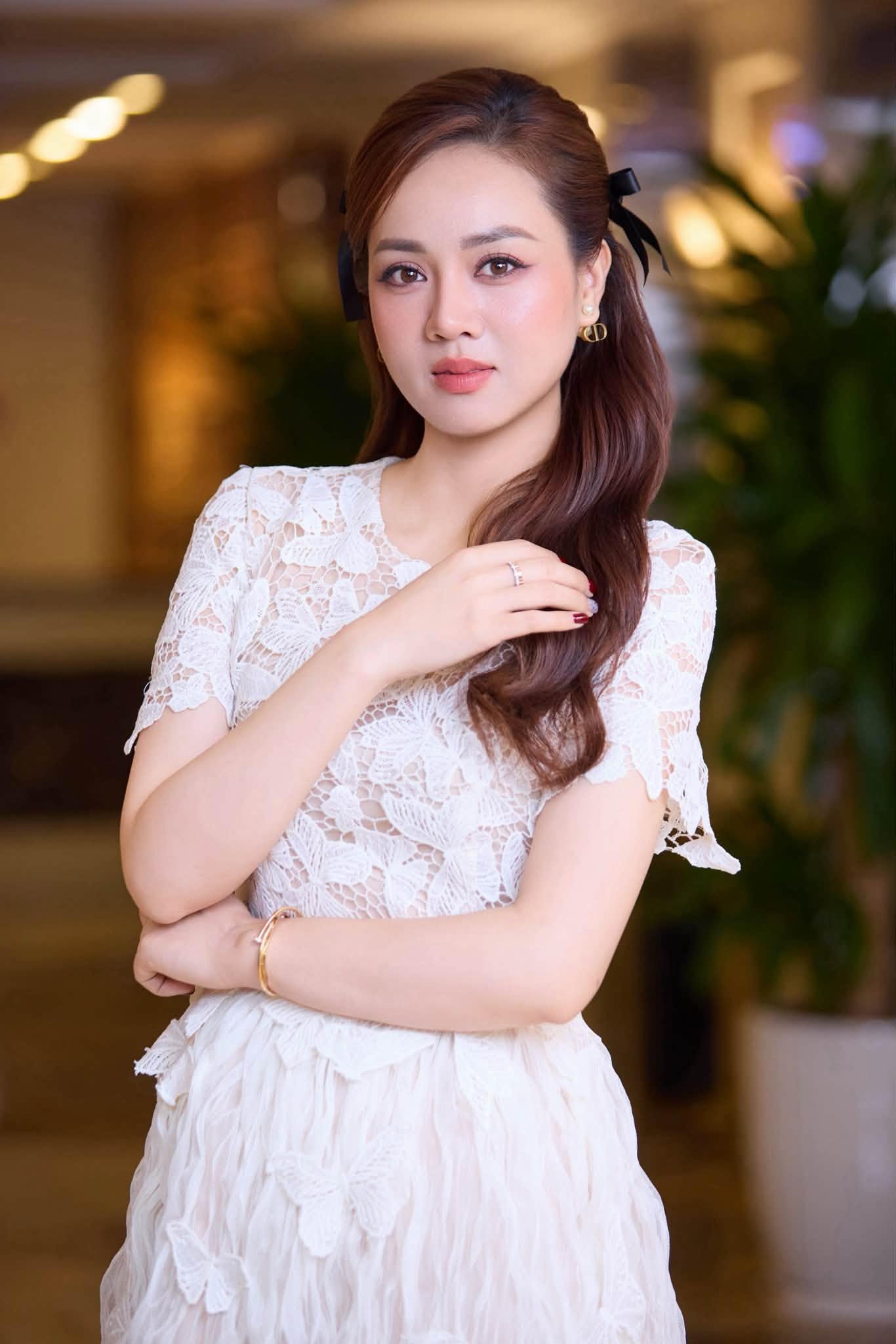 Vợ NS C&ocirc;ng L&yacute;: "L&uacute;c n&agrave;o cũng trong t&igrave;nh trạng cần tiền"- Ảnh 1.