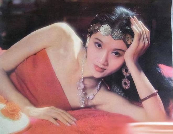 Nữ diễn vi&ecirc;n Anh H&ugrave;ng Xạ Đi&ecirc;u 30 năm kh&ocirc;ng ăn cơm, kh&ocirc;ng d&aacute;m sinh con để giữ g&igrave;n nhan sắc- Ảnh 5.