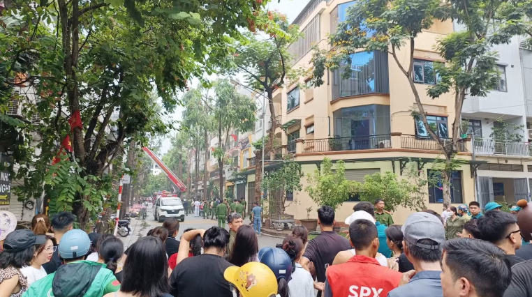 Chủ tịch H&agrave; Nội chỉ đạo khẩn sau vụ ch&aacute;y nh&agrave; khiến 2 người tử vong ở KĐT Văn Ph&uacute; - Ảnh 3.