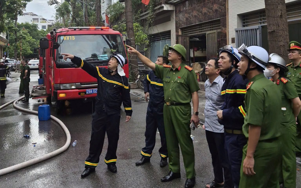 Chủ tịch H&agrave; Nội chỉ đạo khẩn sau vụ ch&aacute;y nh&agrave; khiến 2 người tử vong ở KĐT Văn Ph&uacute; - Ảnh 1.
