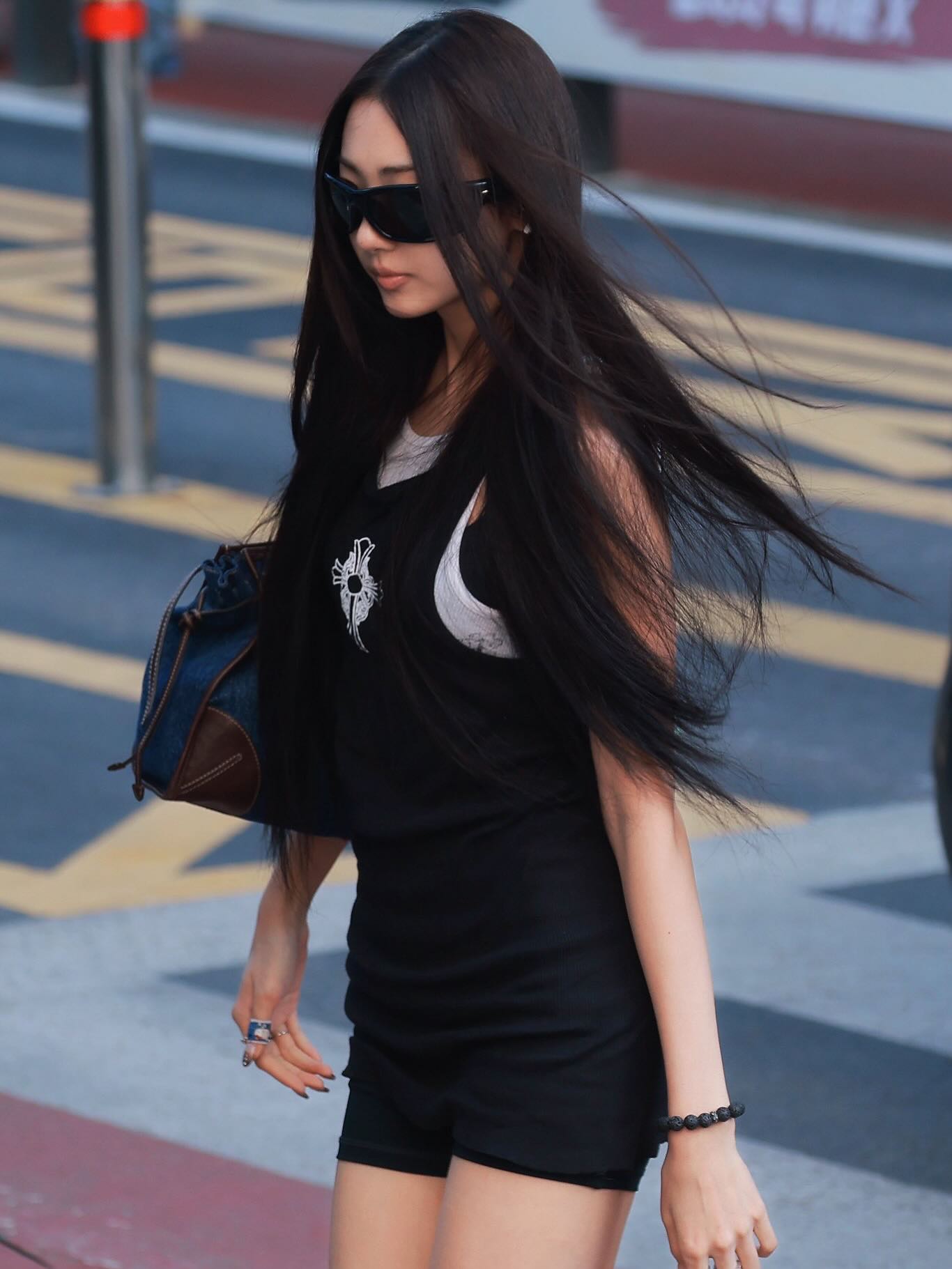 G&aacute;i xinh 2K5 được v&iacute; như Lee Hyori thế hệ mới, mặc kiểu g&igrave; cũng kh&ocirc;ng tho&aacute;t được "kiếp sang"- Ảnh 15.