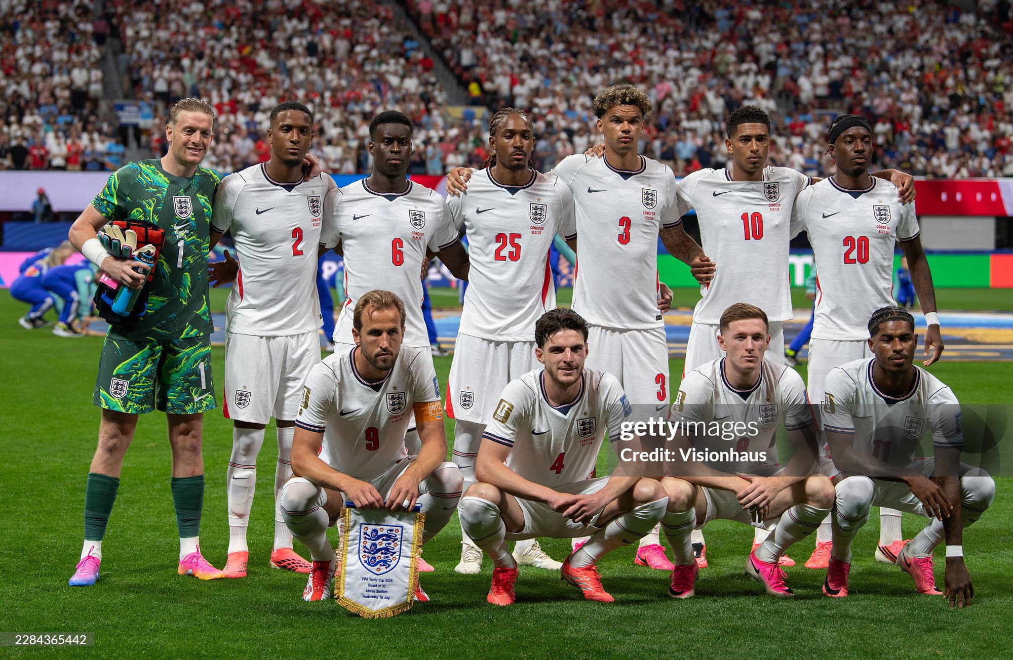 Đội b&oacute;ng "số nhọ" nhất World Cup - tuyển Anh - ho&atilde;n chuyến bay v&igrave; sợ bị do th&aacute;m, d&ugrave;ng thuốc ngủ, giấu k&iacute;n kh&aacute;ch sạn v&igrave; lo CĐV Mexico chơi xấu- Ảnh 1.