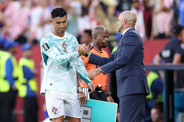 V&igrave; sao Ronaldo bị thay ra ở ph&uacute;t 81 trận Bồ Đ&agrave;o Nha thắng kịch t&iacute;nh Croatia? - Ảnh 1.