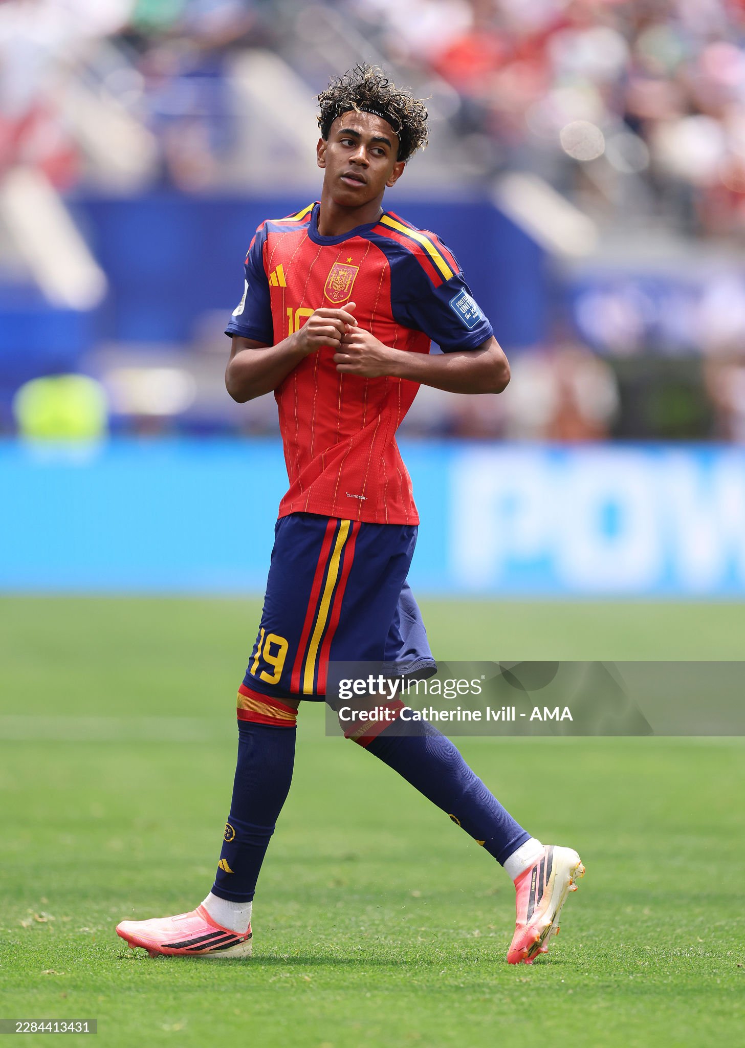 Em trai 3 tuổi của Lamine Yamal g&acirc;y sốt World Cup, m&agrave;n ăn mừng đ&aacute;ng y&ecirc;u khiến ai xem cũng phải mỉm cười- Ảnh 3.