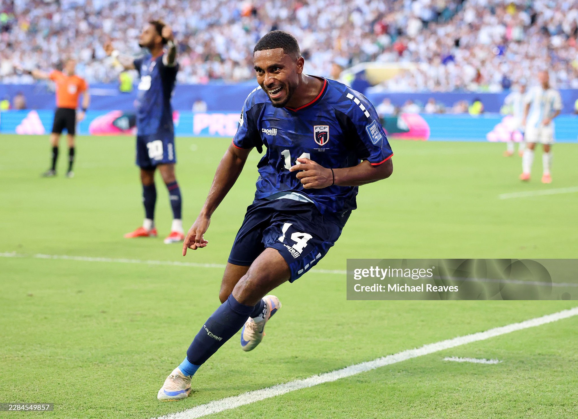 Vỡ oà cảm xúc: Cape Verde có bàn thắng gỡ hòa khiến nhà đương kim vô địch Argentina choáng váng - Ảnh 2.