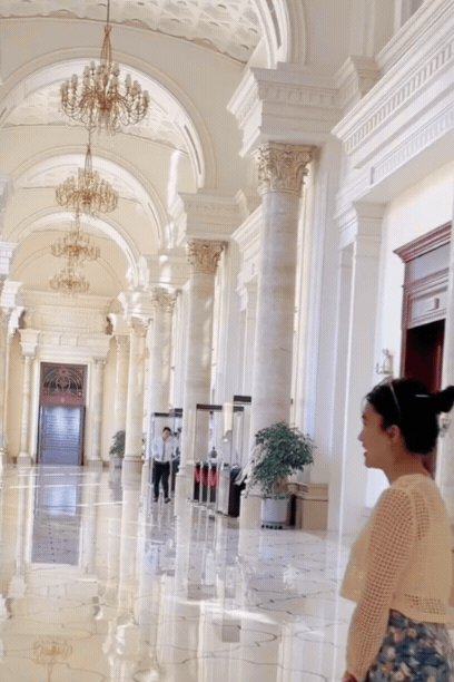Tỉnh ngh&egrave;o nhất Trung Quốc nhưng lại c&oacute; ng&ocirc;i nh&agrave; 9500 tỷ to nhất Trung Quốc- Ảnh 9.