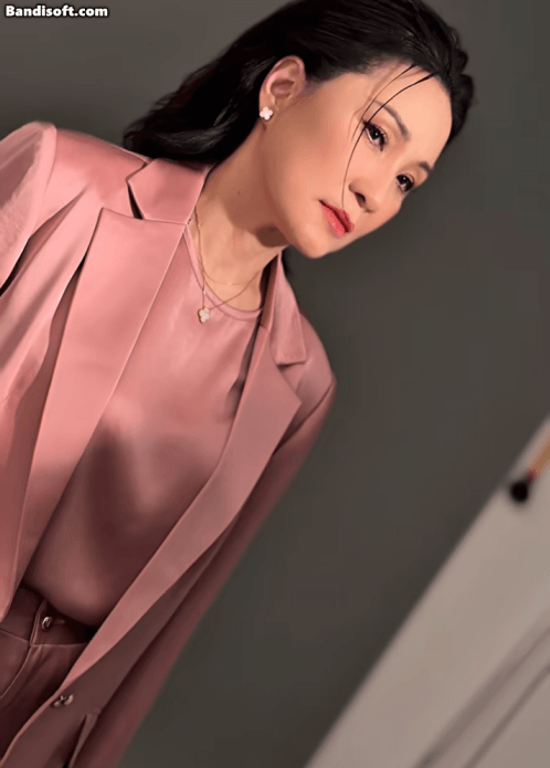 U70 trẻ đẹp cỡ n&agrave;y cả Việt Nam hiếm như nước giữa sa mạc: Đồng nghiệp cũng ngỡ ng&agrave;ng, vừa ngắm vừa ước- Ảnh 9.