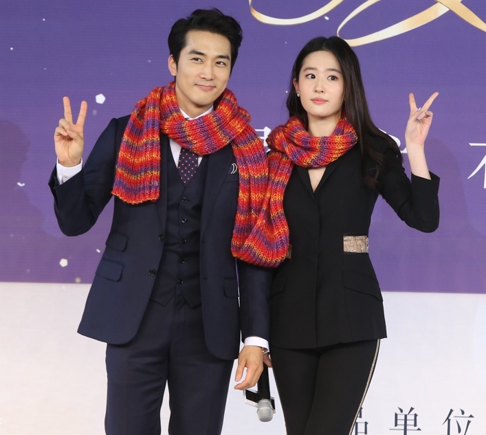Th&igrave; ra đ&acirc;y l&agrave; nguồn cơn khiến Lưu Diệc Phi v&agrave; Song Seung Hun "tan đ&agrave;n xẻ ngh&eacute;"- Ảnh 2.