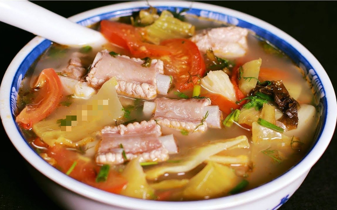 Đang ăn cơm rang, cô gái sốc khi thấy thứ "đáng sợ" trong đĩa - Ảnh 2.