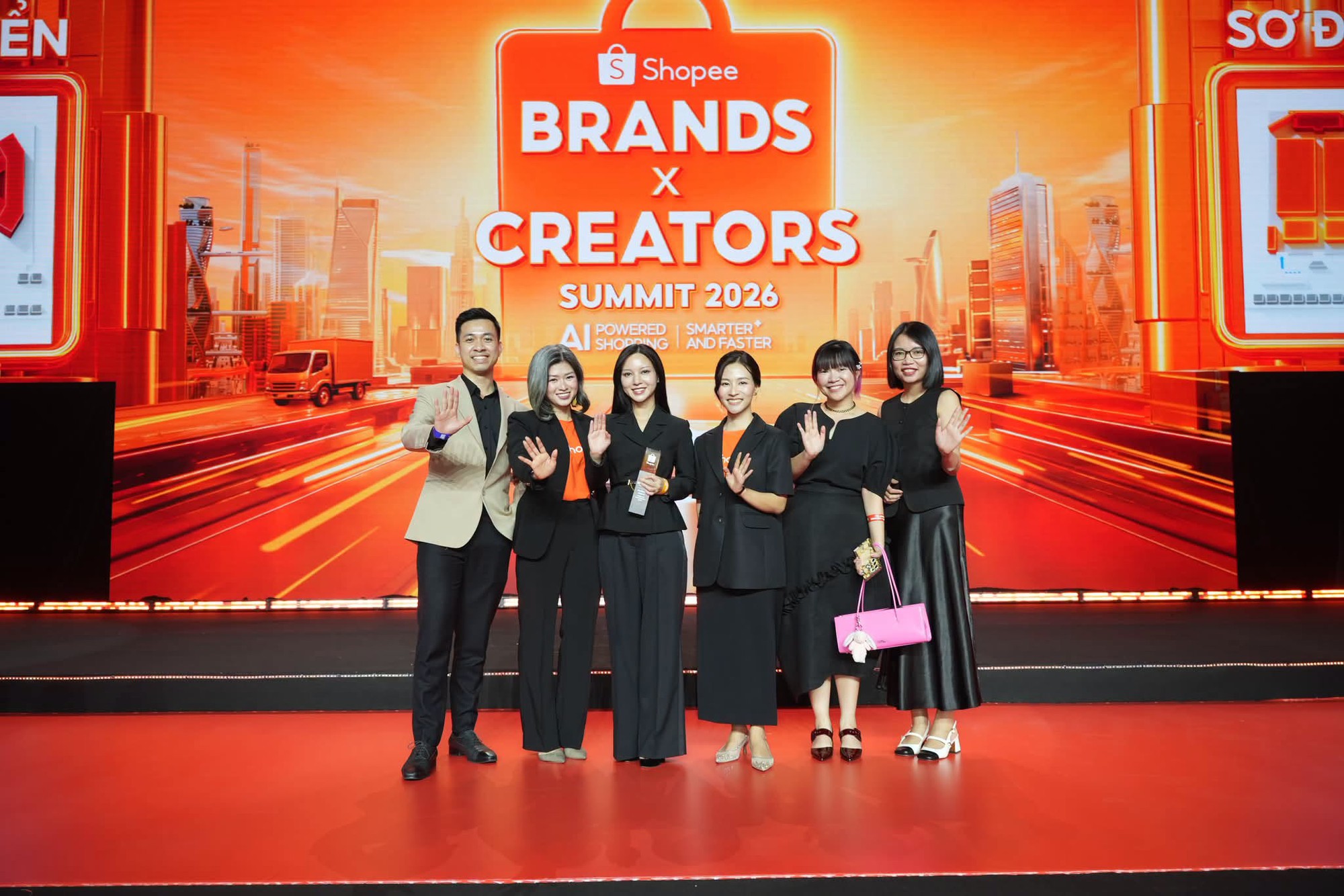 Hannah Olala và chiến lược “đại dương xanh” trên Shopee: Khi tri thức trở thành lợi thế cạnh tranh - Ảnh 1.