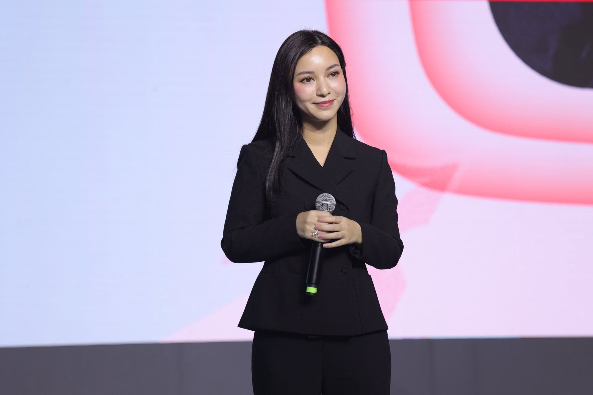 Hannah Olala và chiến lược “đại dương xanh” trên Shopee: Khi tri thức trở thành lợi thế cạnh tranh - Ảnh 4.