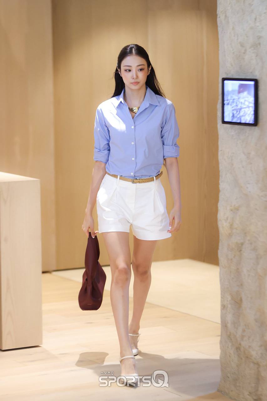 G&aacute;i xinh 2K5 được v&iacute; như Lee Hyori thế hệ mới, mặc kiểu g&igrave; cũng kh&ocirc;ng tho&aacute;t được "kiếp sang"- Ảnh 7.