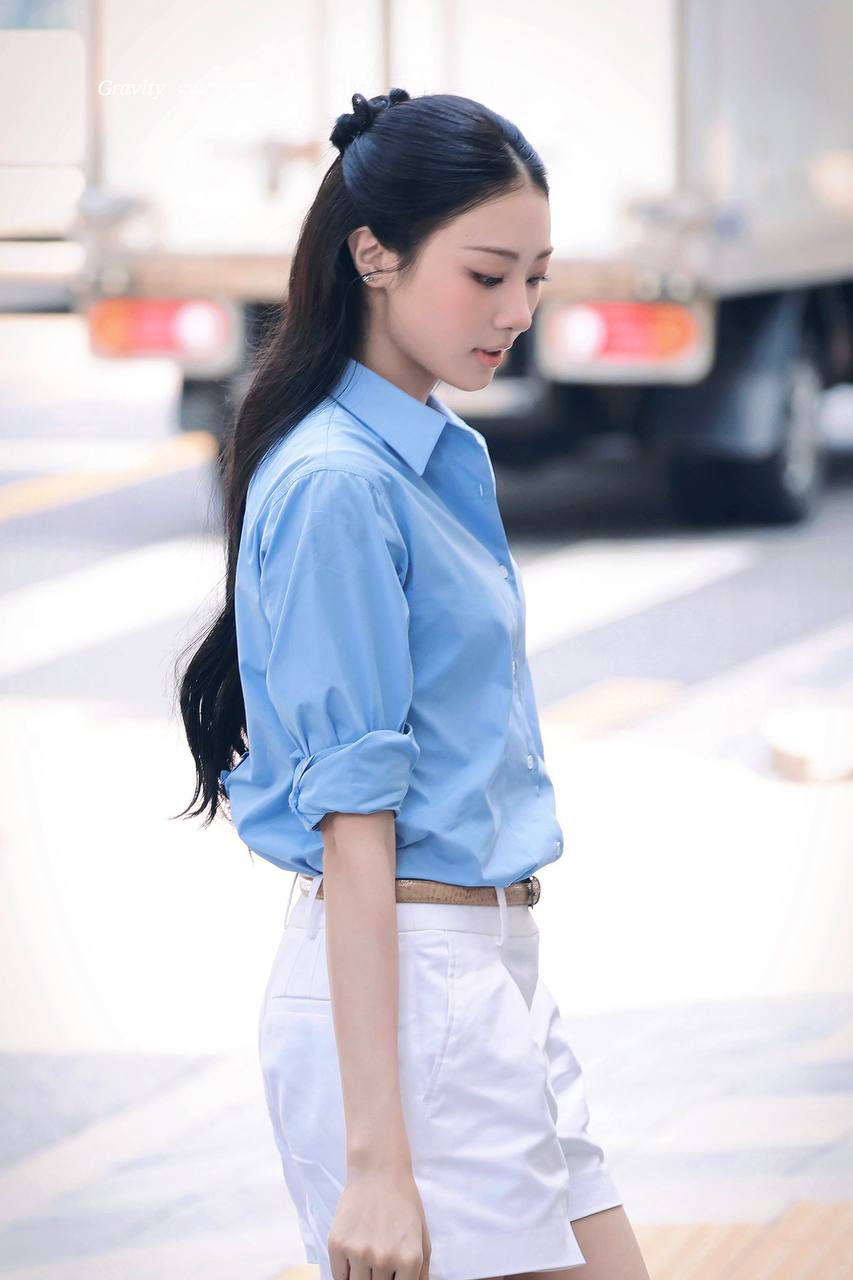 G&aacute;i xinh 2K5 được v&iacute; như Lee Hyori thế hệ mới, mặc kiểu g&igrave; cũng kh&ocirc;ng tho&aacute;t được "kiếp sang"- Ảnh 9.