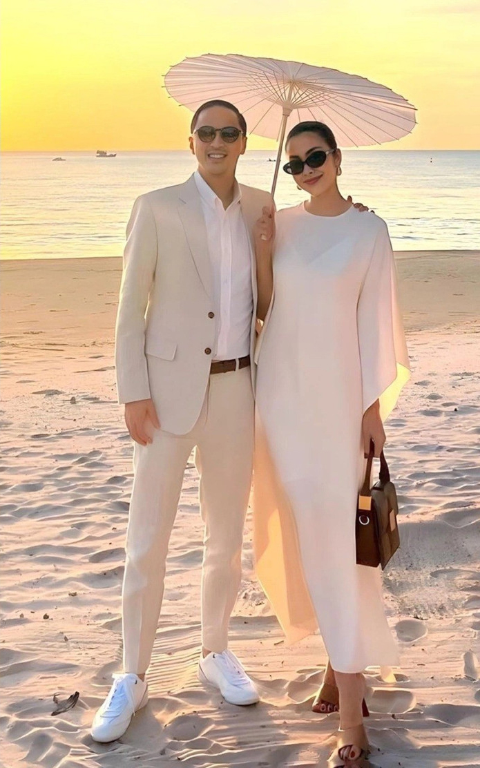 Đẹp v&agrave; cao sang như H&agrave; Tăng khi h&oacute;a th&acirc;n th&agrave;nh "Nam Phương Ho&agrave;ng hậu": Đầm lụa trắng t&ocirc;n l&ecirc;n vẻ đẹp qu&yacute; ph&aacute;i vượt thời gian- Ảnh 8.