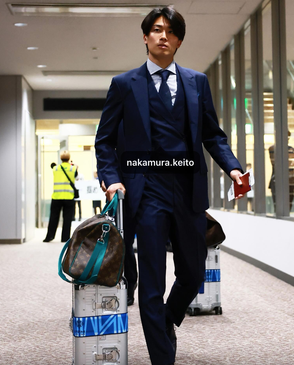 Thua World Cup nhưng thắng tuyệt đối về phong c&aacute;ch: D&agrave;n cầu thủ Nhật đ&oacute;ng suit 150 triệu về nước khiến MXH ầm ĩ- Ảnh 15.