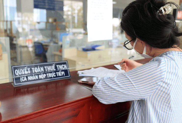 Lương 28 triệu đồng/th&aacute;ng, c&oacute; 1 người phụ thuộc, t&ocirc;i phải nộp thuế TNCN bao nhi&ecirc;u?- Ảnh 1.