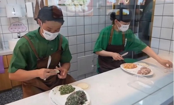 Ph&aacute;t hiện người đ&agrave;n &ocirc;ng b&aacute;n b&aacute;nh bao c&oacute; doanh thu gần 800 triệu đồng/th&aacute;ng- Ảnh 2.