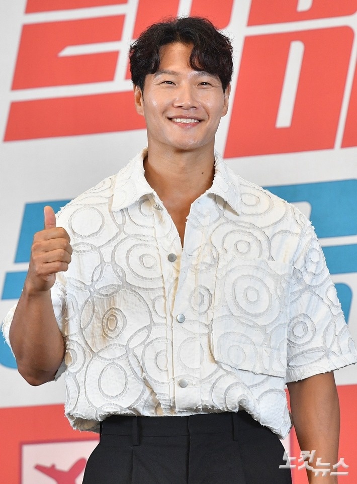 Kim Jong Kook tằn tiện đến mức khăn giấy ướt cũng đem giặt để d&ugrave;ng lại, vợ CEO k&eacute;m 11 tuổi liệu c&oacute; chung sống nổi?- Ảnh 3.