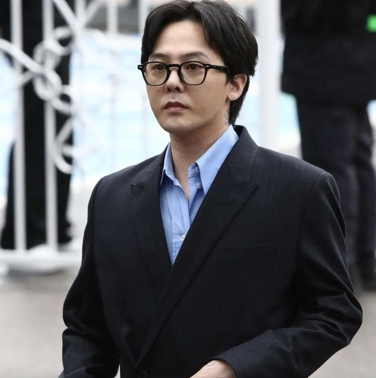 "Herm&egrave;s của giới k&iacute;nh mắt" khiến G-Dragon v&agrave; loạt sao Hollywood m&ecirc; đắm: Mỗi mẫu chỉ khoảng 500 chiếc- Ảnh 15.